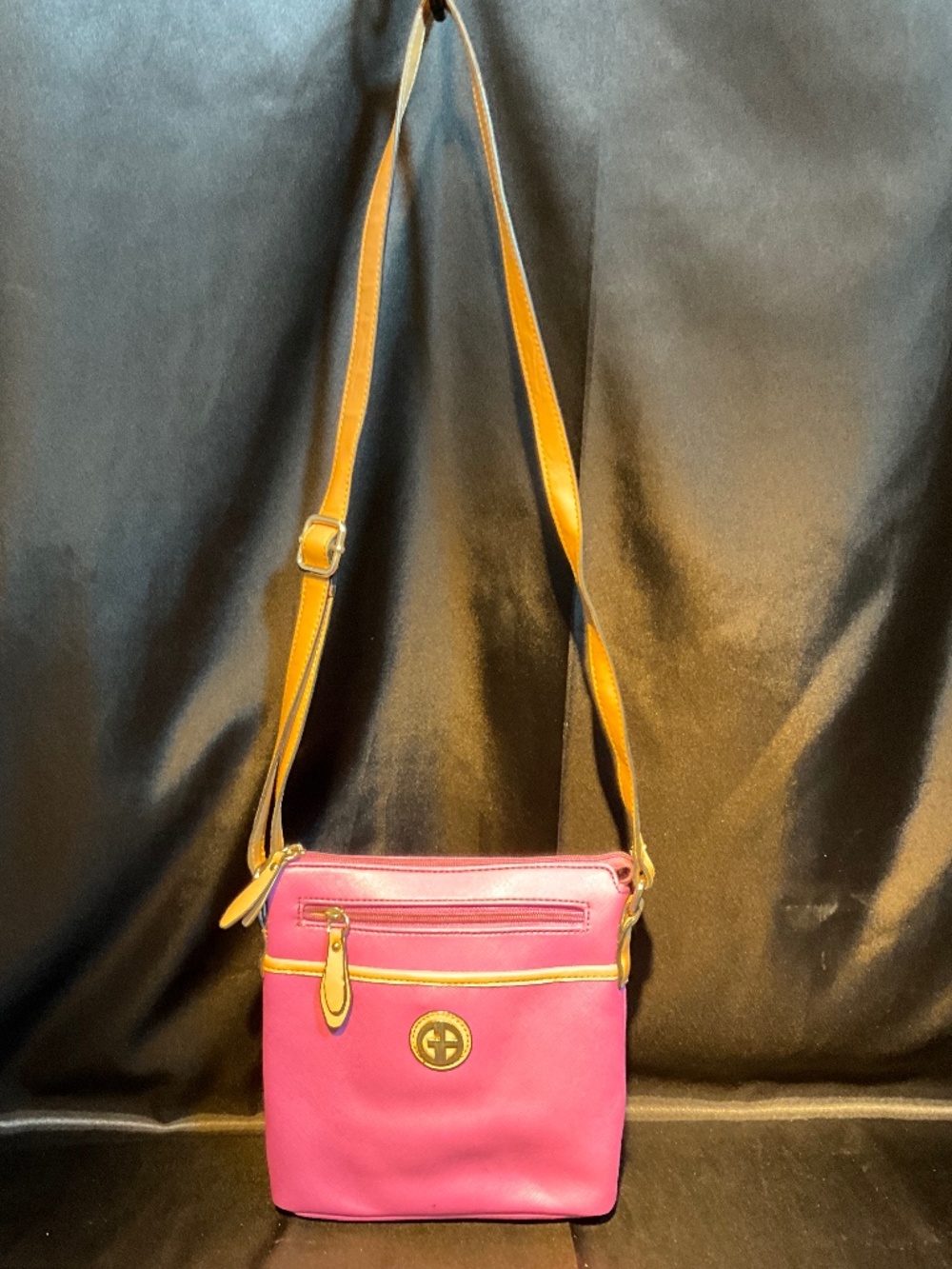 Gianni Bini pink crossbody mail bag.   5-A1c - Picture 7 of 14